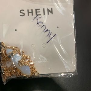 Necklace with a  Perl white Stone